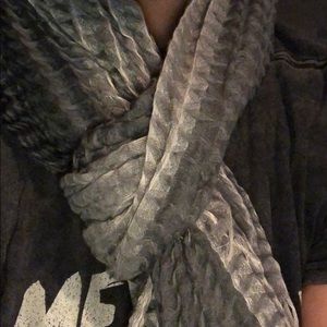 Ombré gray textured scarf